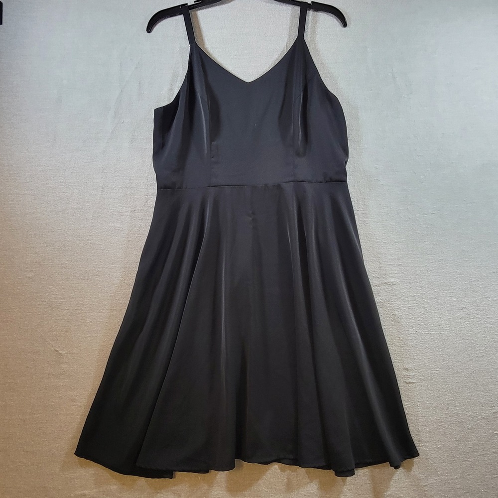 GOOBGS Fit and Flare Dress Womens L Black Excellent Smocked Back Pockets